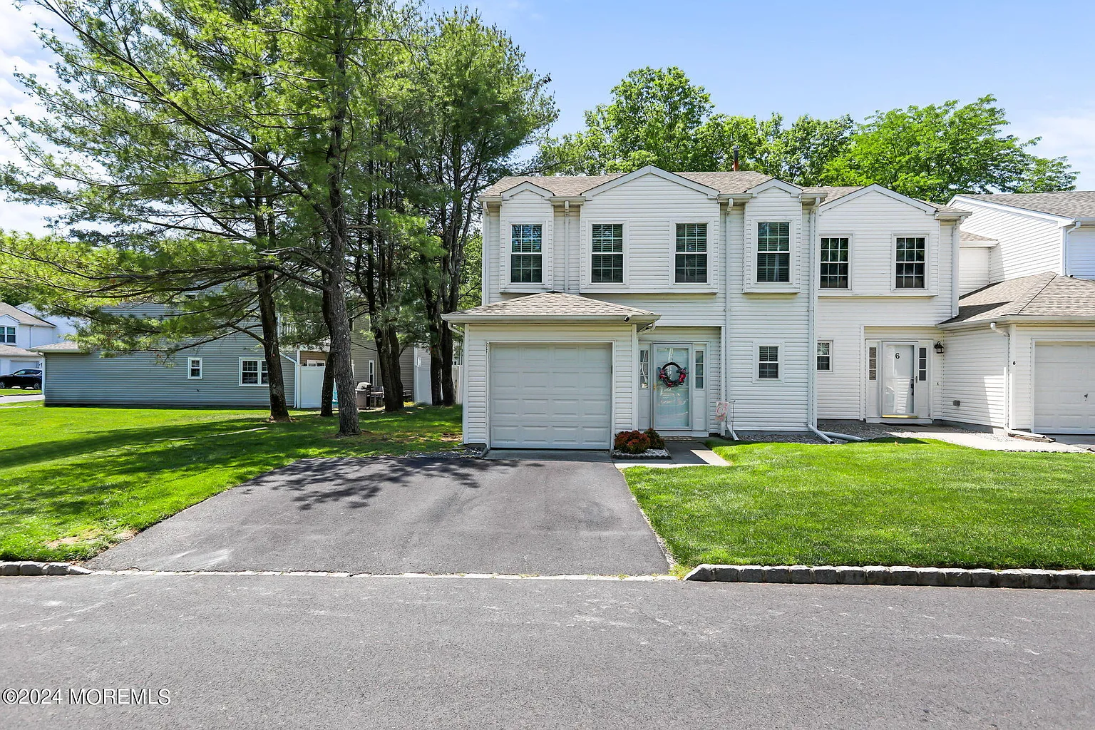 8 S Pointe Circle photo 1
