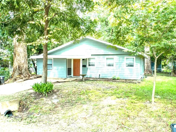 421 E Park St, Alvin, TX 77511