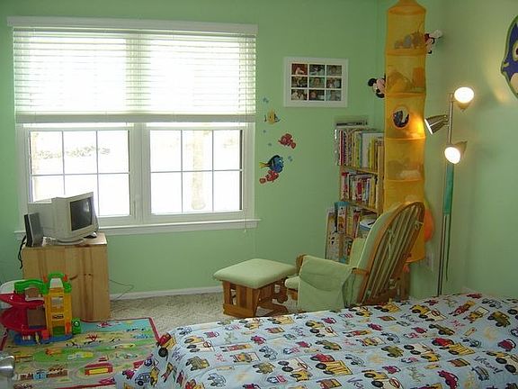 4th image of 437 Danbury Ln