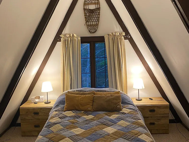 Double/full bed