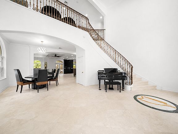 5th image of 6911 NW 84th Avenue