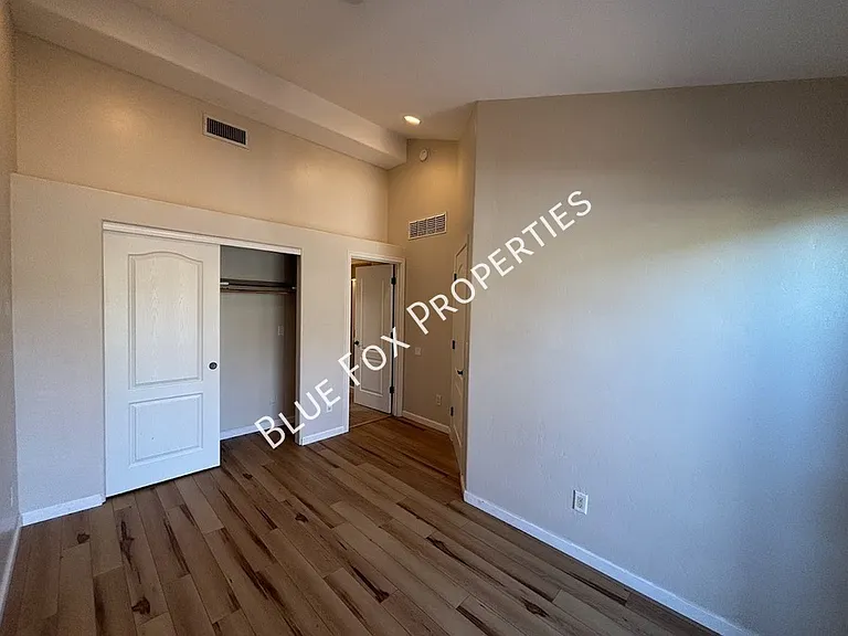 322 N Hasman Dr — Photo 15