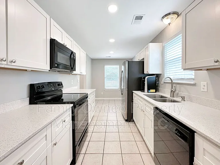 203 Pebble Creek Rd — Photo 8