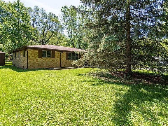 2nd image of 1033 Oakwood Trl