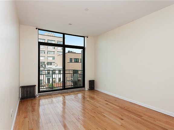3rd image of 147 Sackett St APT 3