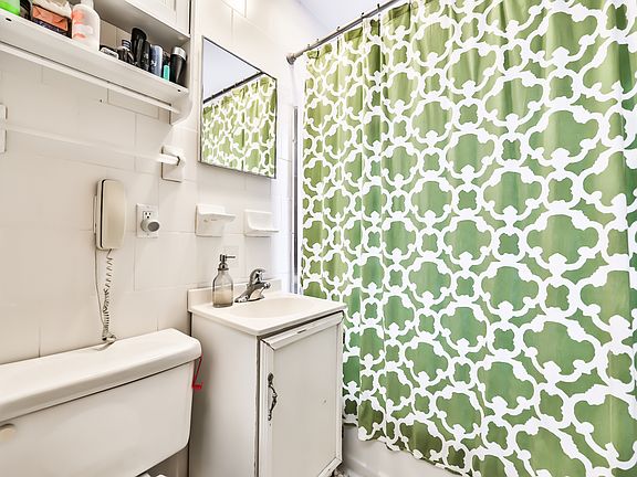 3rd image of 2451 W Belle Plaine Ave #2
