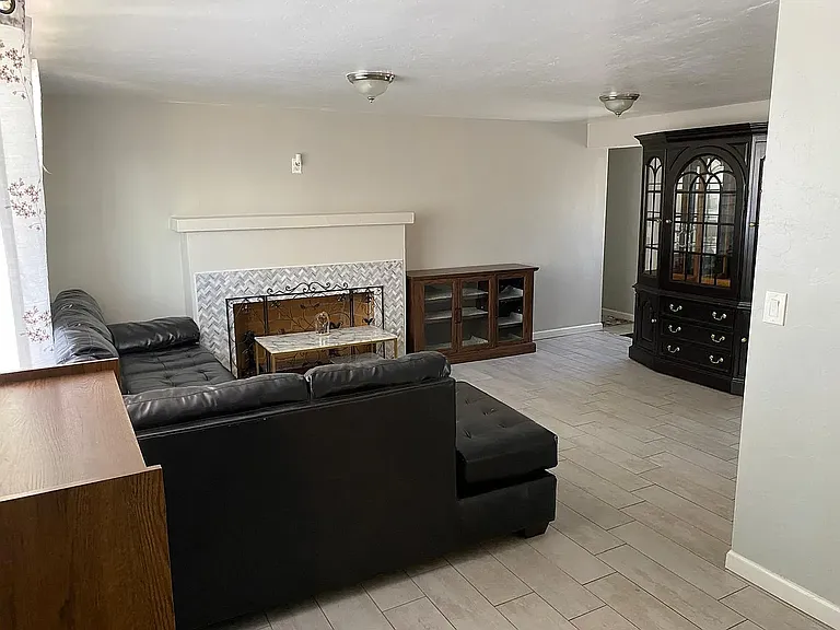 2202 N Los Altos Ave — Photo 6