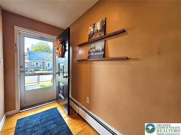3rd image of 1015 Detweiler Ave