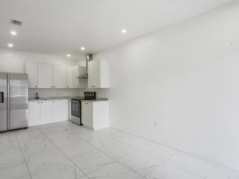 340 SW 11th Ave #2A — Photo 2
