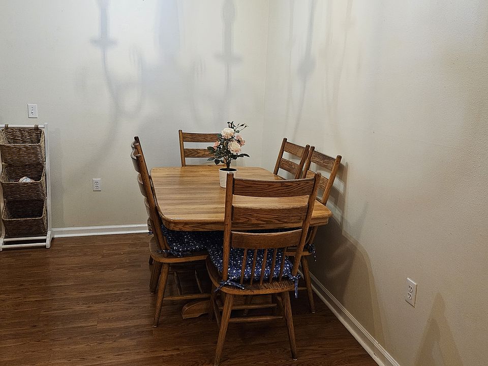 (Dining Area)