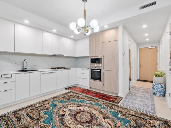 537 Cottonwood Ave #1503, Coquitlam, BC V3J 0S4