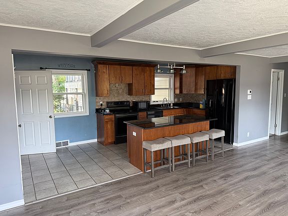 3rd image of 3821 5th Ave S