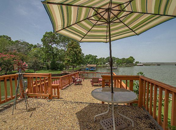 2nd image of 258 Whispering Oaks Trl