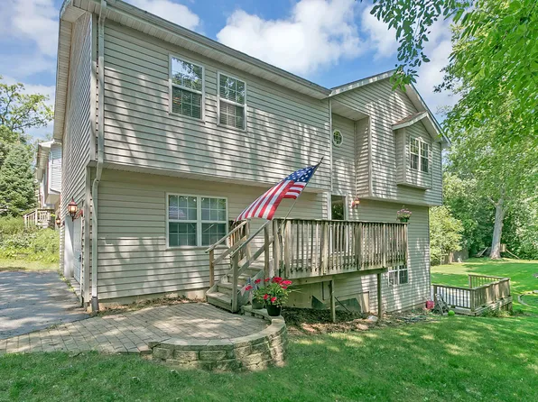 38575 N Lincoln Ave, Spring Grove, IL 60081