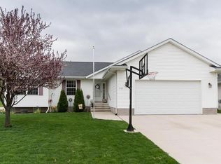 865 Emerald St, Marion, IA 52302