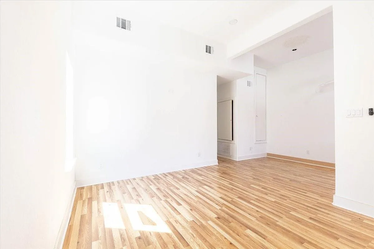 3 bed, 2.0 bath, 2014 sqft, $1,600 — Photo 3