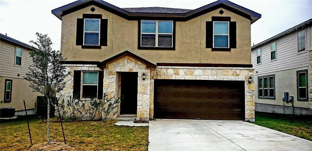 4 bed, 2.5 bath, 2270 sqft, $2,350 — Photo 1