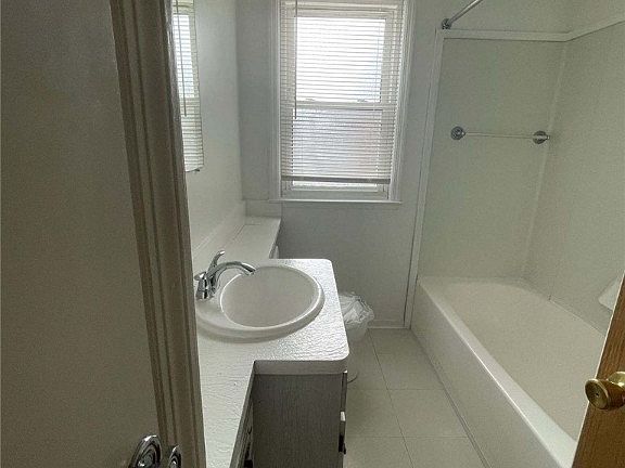4th image of 4995 E 110th St