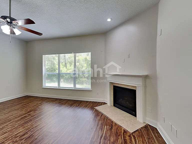 604 Battersea Dr — Photo 8