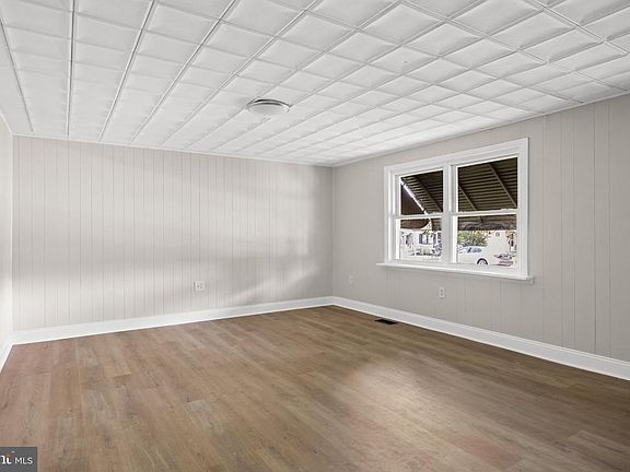 5th image of 3006 Carter Ave