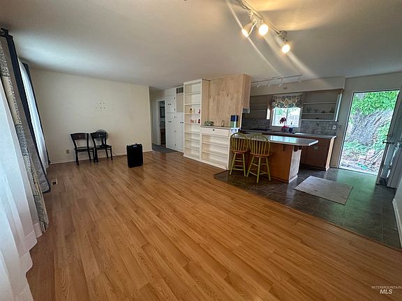 5th image of 630 C Preston Ave