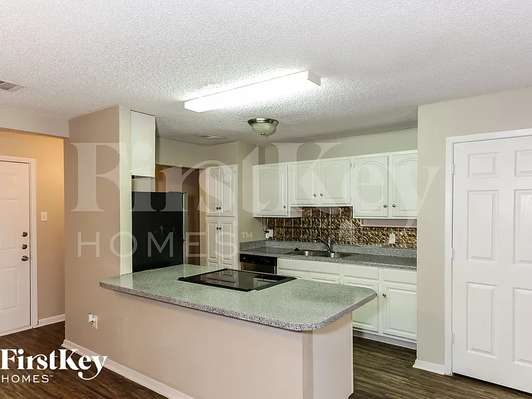 604 Circleview Dr — Photo 7