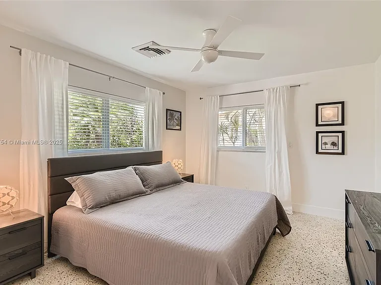 262 Bombay Ave — Photo 21