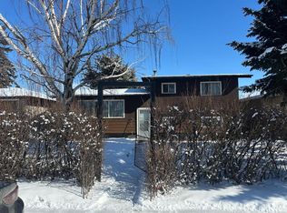 2028 W 43rd St SE, Calgary, AB T2B 1H3