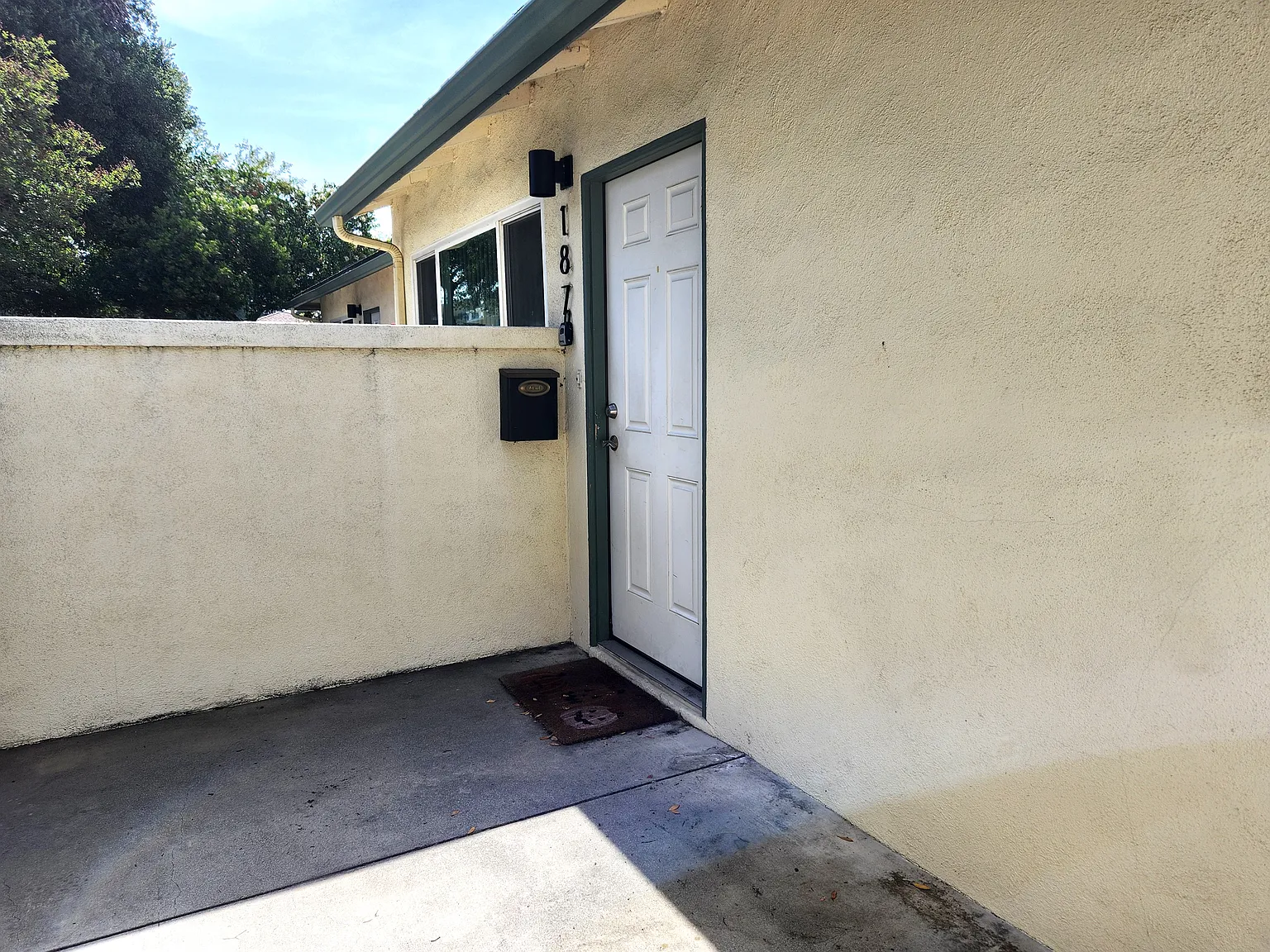 2 bed, 750 sqft, $2,275 — Photo 3