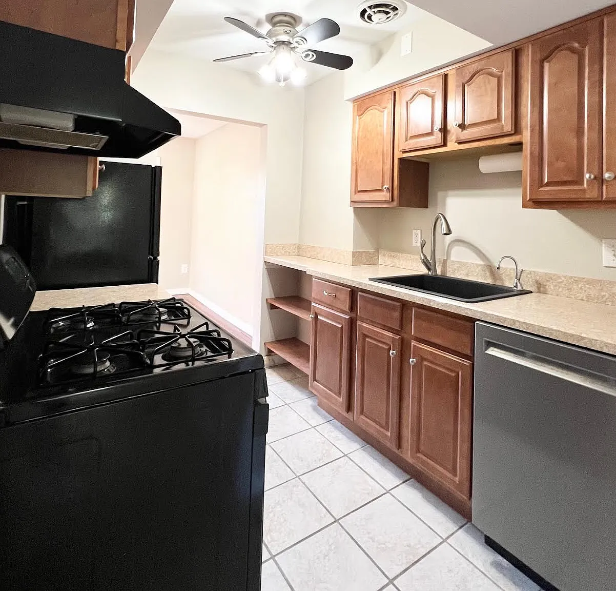 20301 Shelburne Rd — Photo 3
