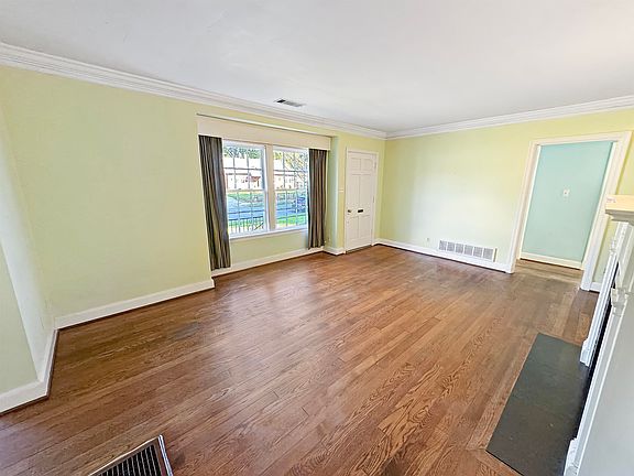 5th image of 2261 Henry Ave