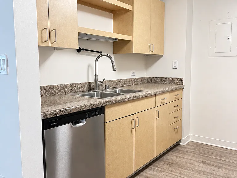 425 W Beech St #208 — Photo 4