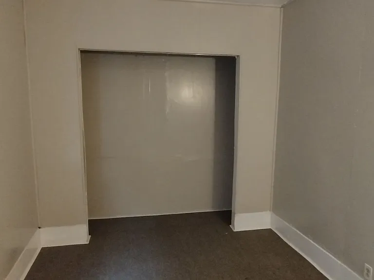 2128 Genesee St — Photo 33