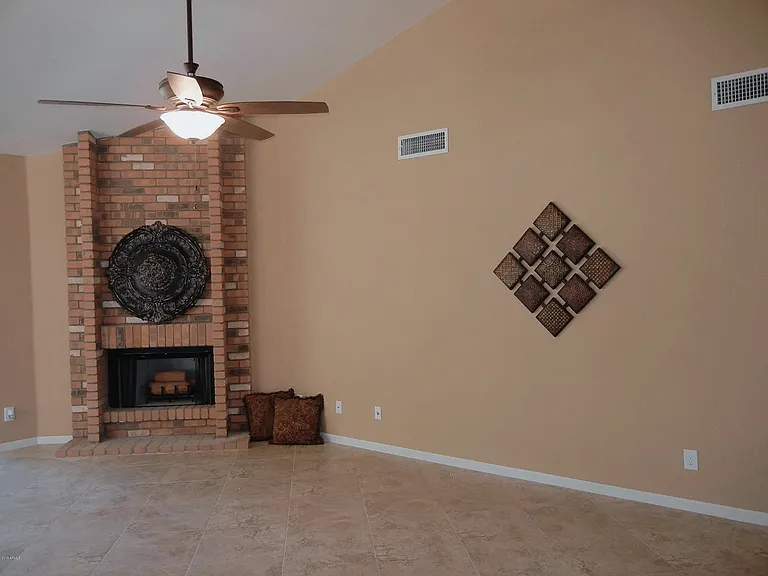 1142 E Scott Ave — Photo 6