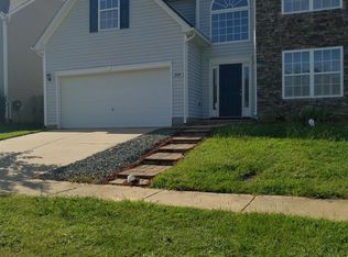 204 Pyracantha Dr, Holly Springs, NC 27540