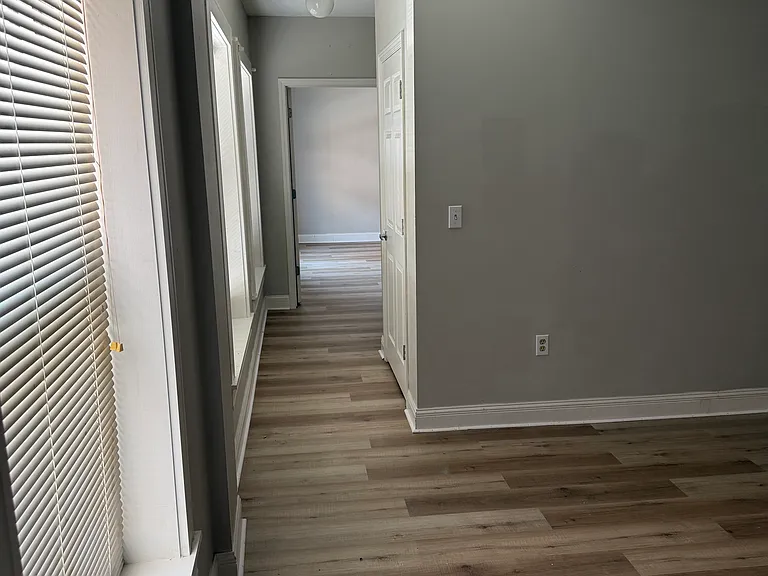 Drake Hotel Apartments — Photo 5