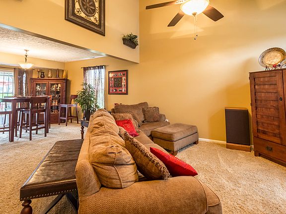 5th image of 38 Eastpointe Dr