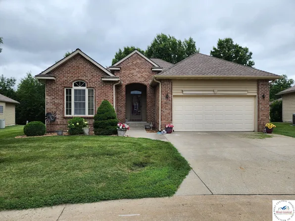807 S Iowa Cir, Clinton, MO 64735