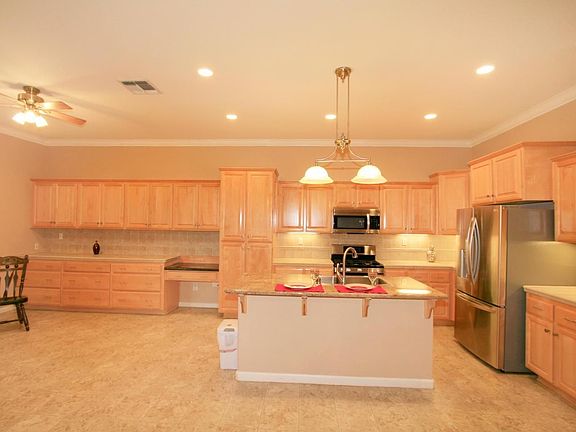 2nd image of 824 Glasgow Ct