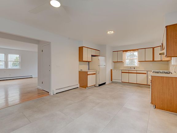 4th image of 30 Bedford Ave #A