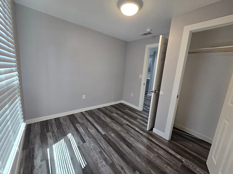 151 E Alexander Ave — Photo 4