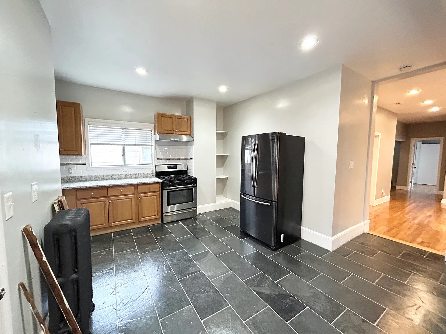 4 bed, 9999 sqft, $3,500 — Photo 1