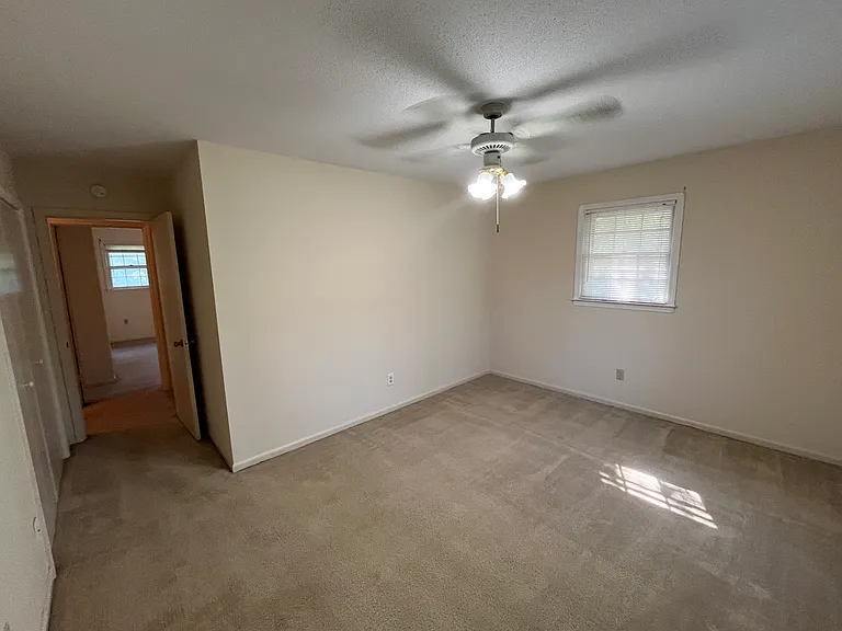 105 W Mockingbird Ln — Photo 10