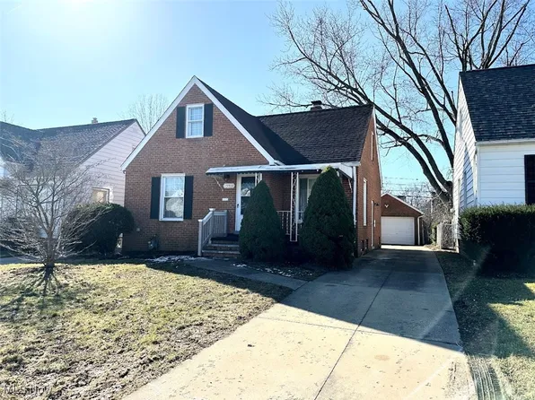 15500 Maplewood Ave, Maple Heights, OH 44137