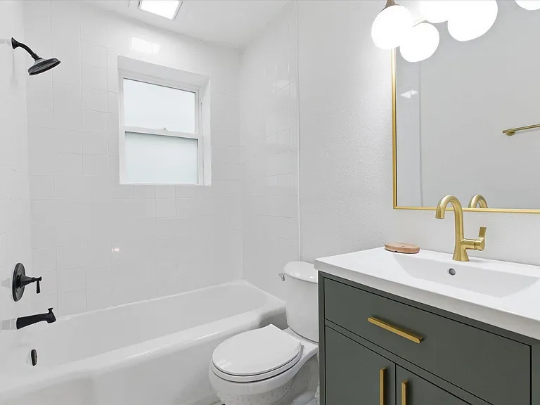 421 E Jennings St — Photo 28