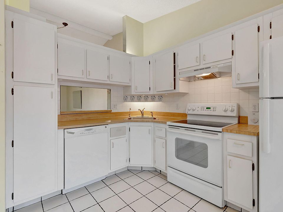 1st image of 823 Sky Pine Way #G