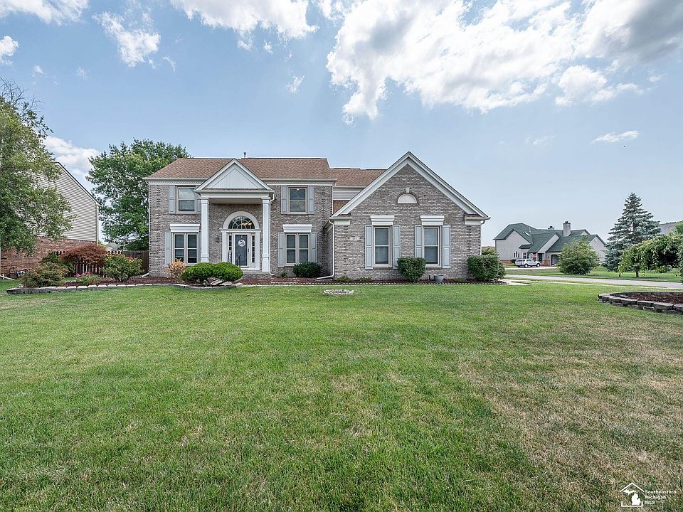1st image of 857 Regents Park Dr