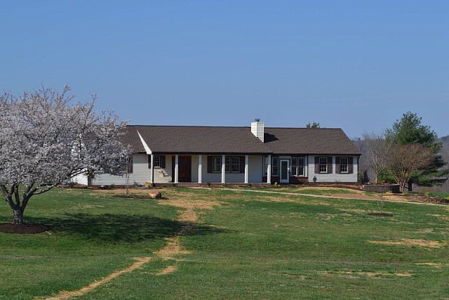1st image of 424 Pleasant Gap Dr