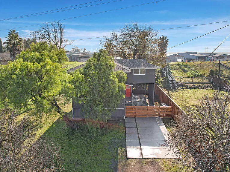 1750 Taylor Rd — Photo 3