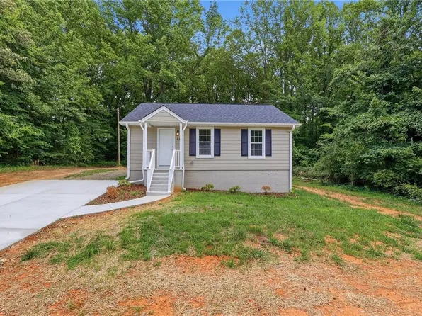445 Fitch Dr, Mebane, NC 27302
